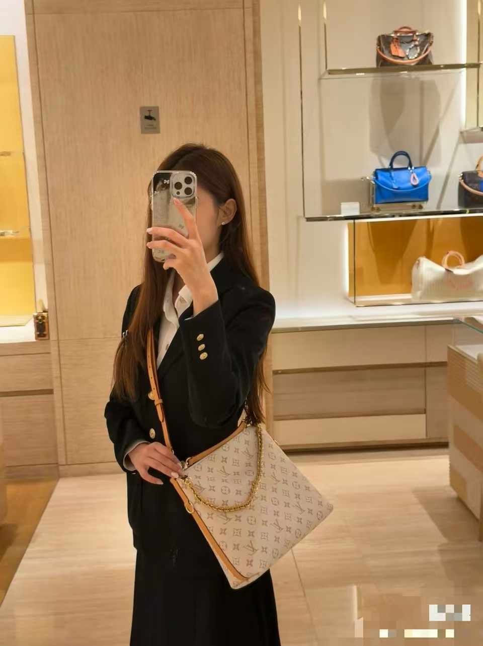 루이 비통 모노그램 캔버스 체인 디테일 지퍼 호보 숄더백