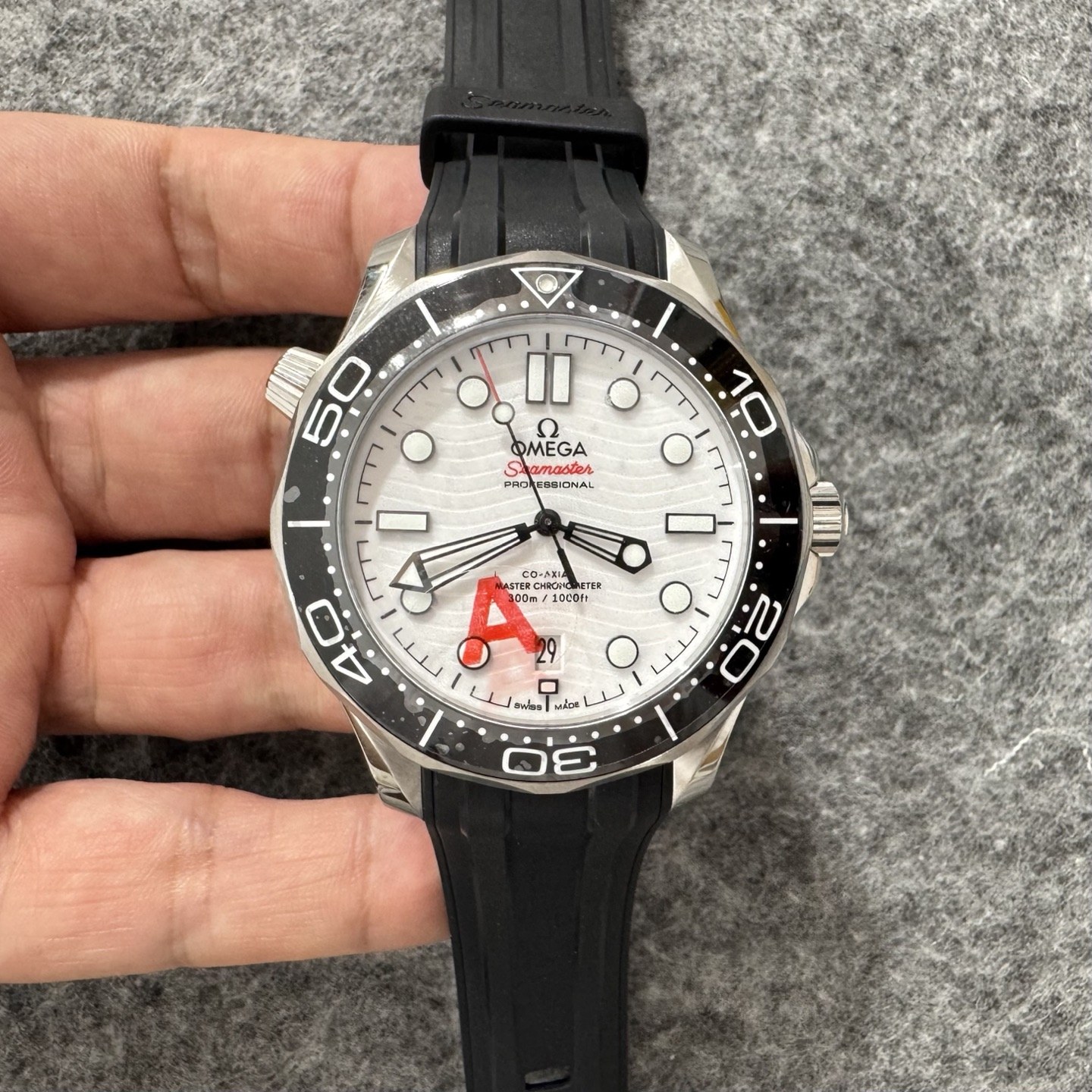 오메가 씨마스터 다이버 300M 코-액시얼 마스터 크로노미터 42mm