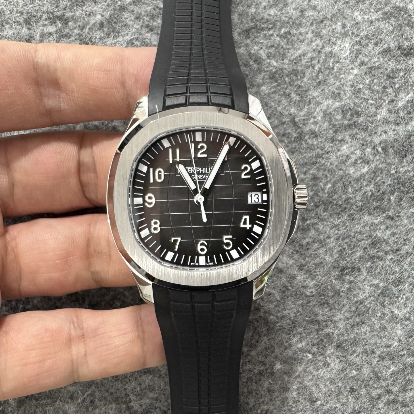 파텍 필립 아쿠아넛 데이트 오토매틱 40mm 블랙 러버 스트랩