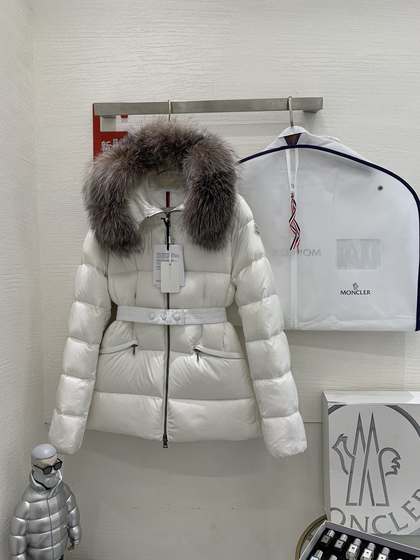 몽클레르 보에드(Boed) 퍼 트리밍 벨티드 후드 다운 재킷