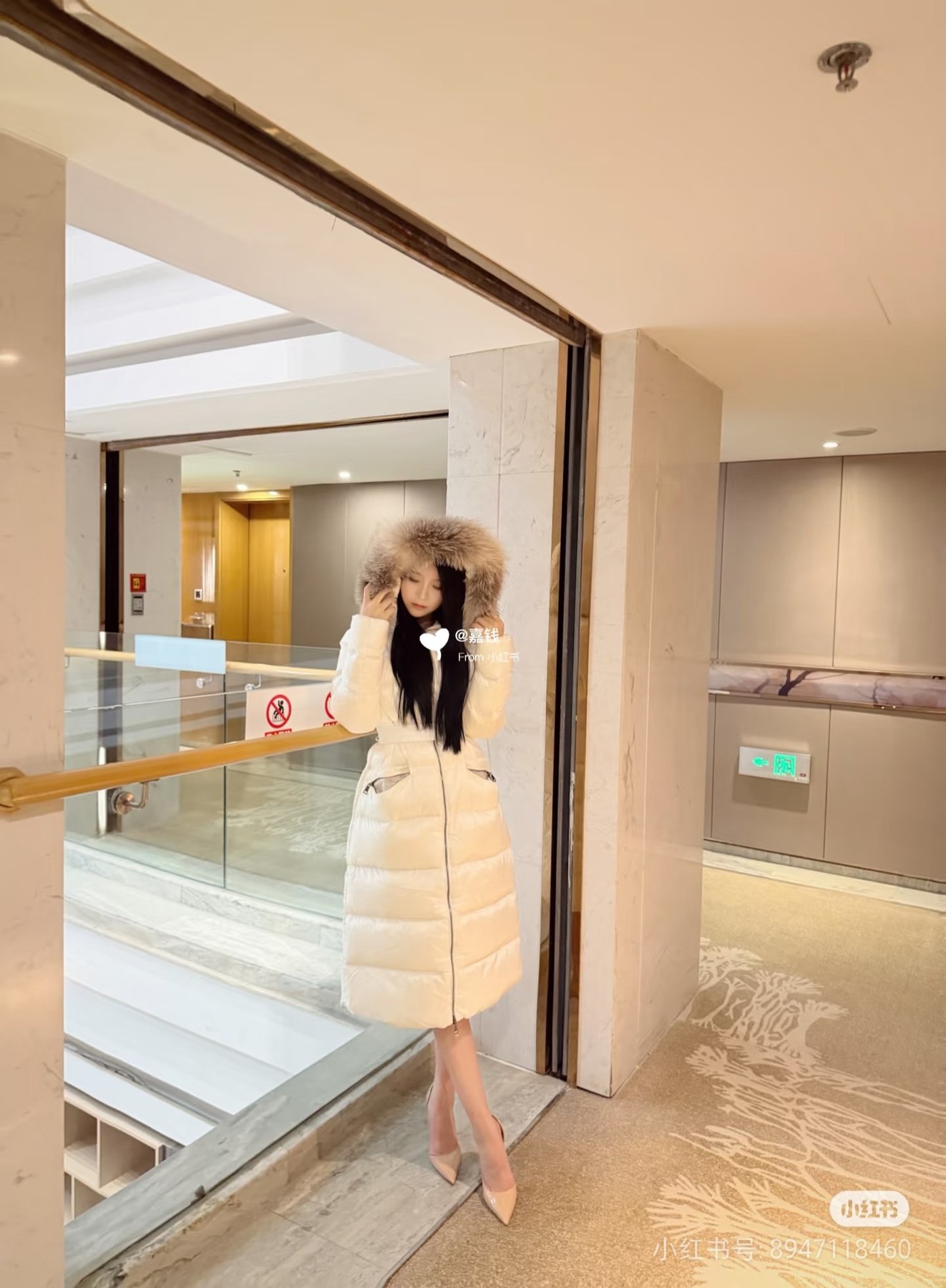 몽클레르 보에드(Boed) 퍼 트림 벨티드 롱 다운 재킷
