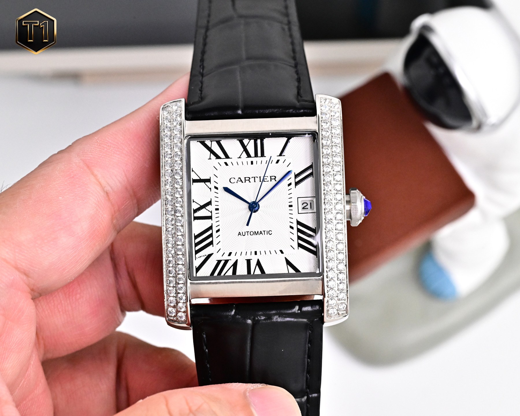 까르띠에 탱크 아메리칸 오토매틱 다이아몬드 베젤 가죽 스트랩 워치