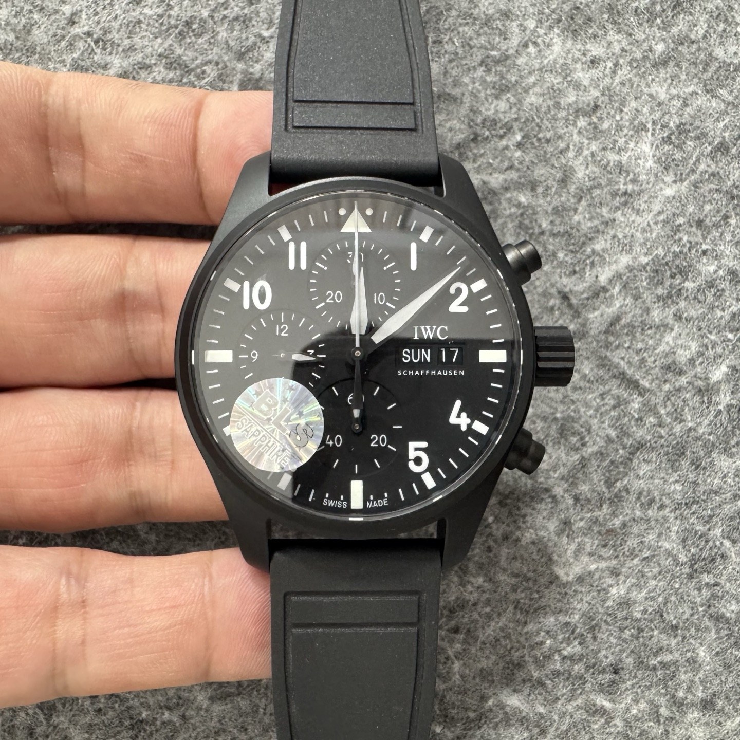 IWC 파일럿 워치 크로노그래프 41 탑건 블랙 다이얼 러버 스트랩