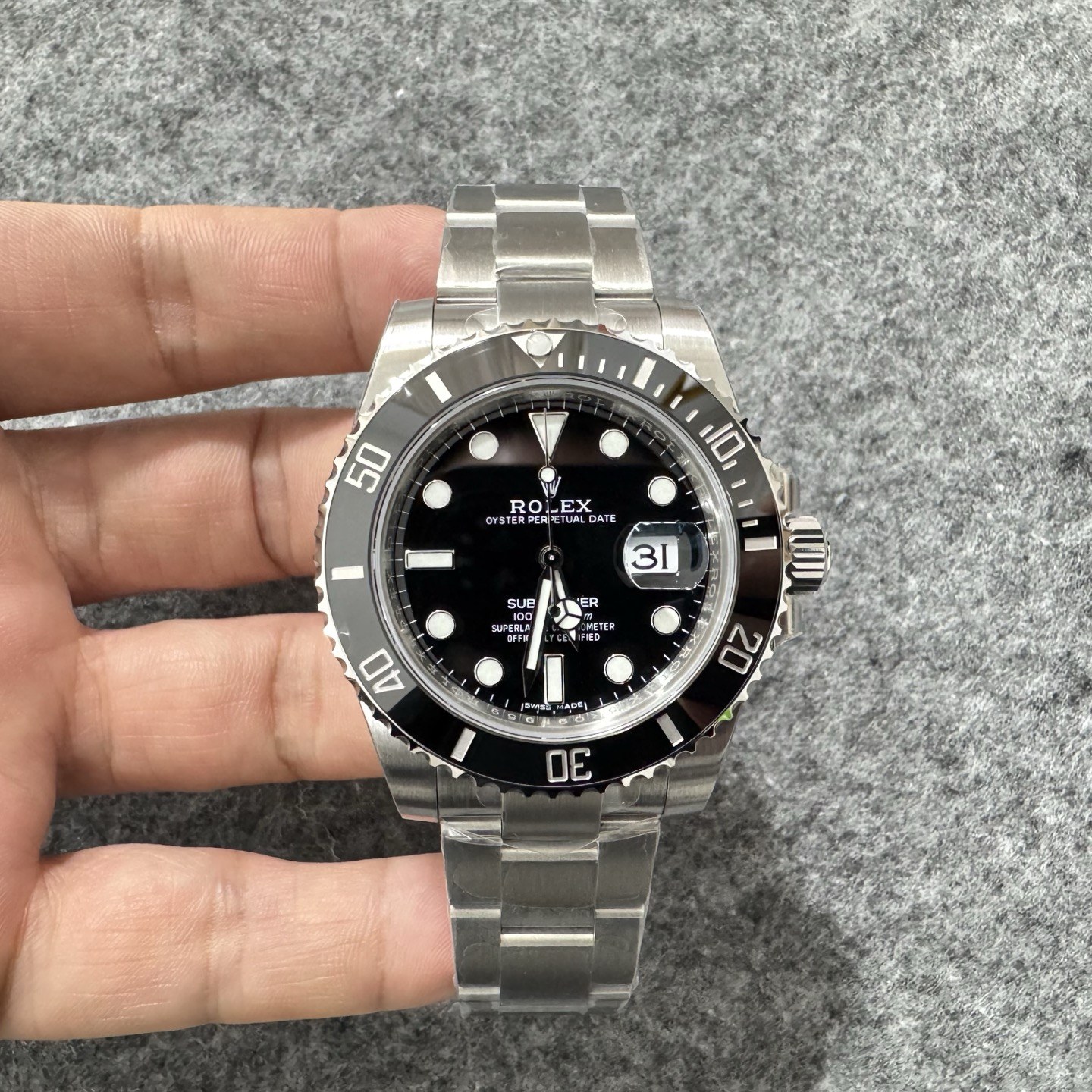 롤렉스 서브마리너 데이트 블랙 40mm (블랙 베젤)