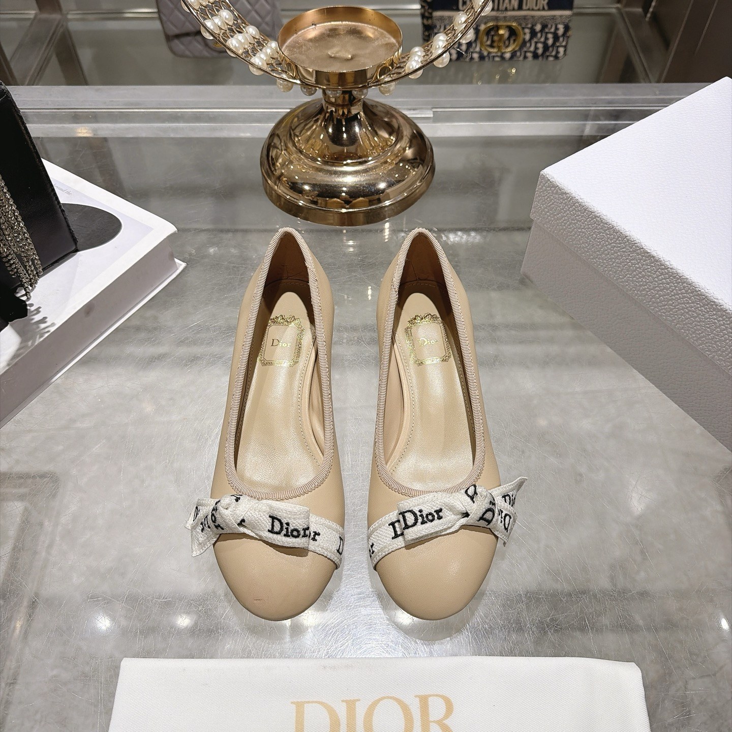 디올 Dior 로고 리본 보우 미드힐 펌프스