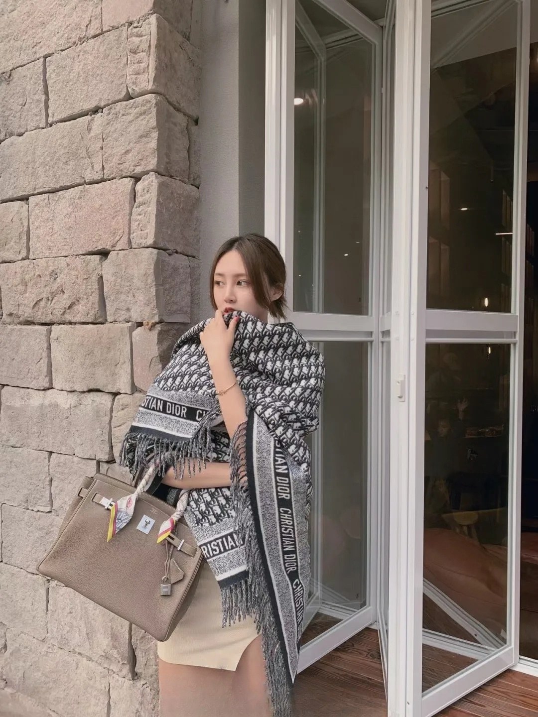 디올 오블리크 로고 자카드 프린지 스퀘어 숄