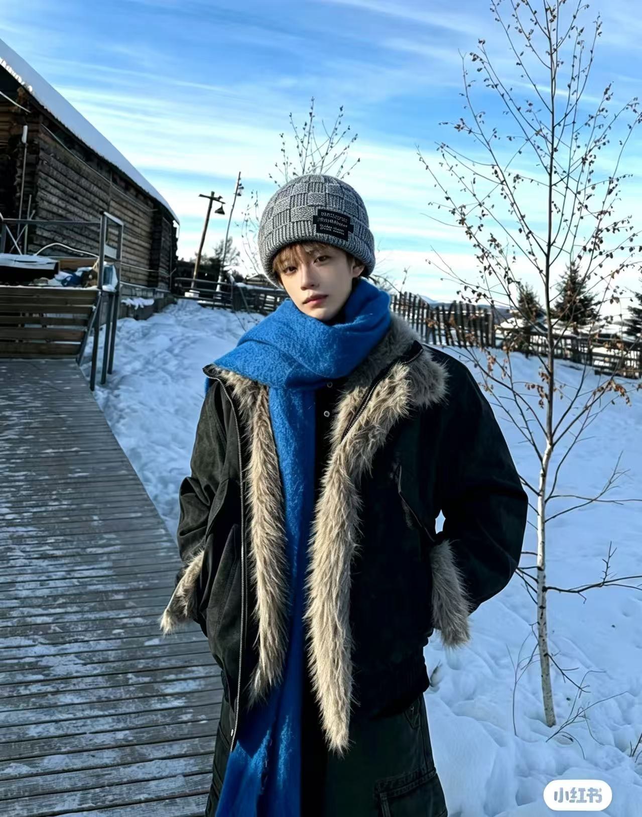루이 비통 스파클링 로고 패치 울 니트 비니
