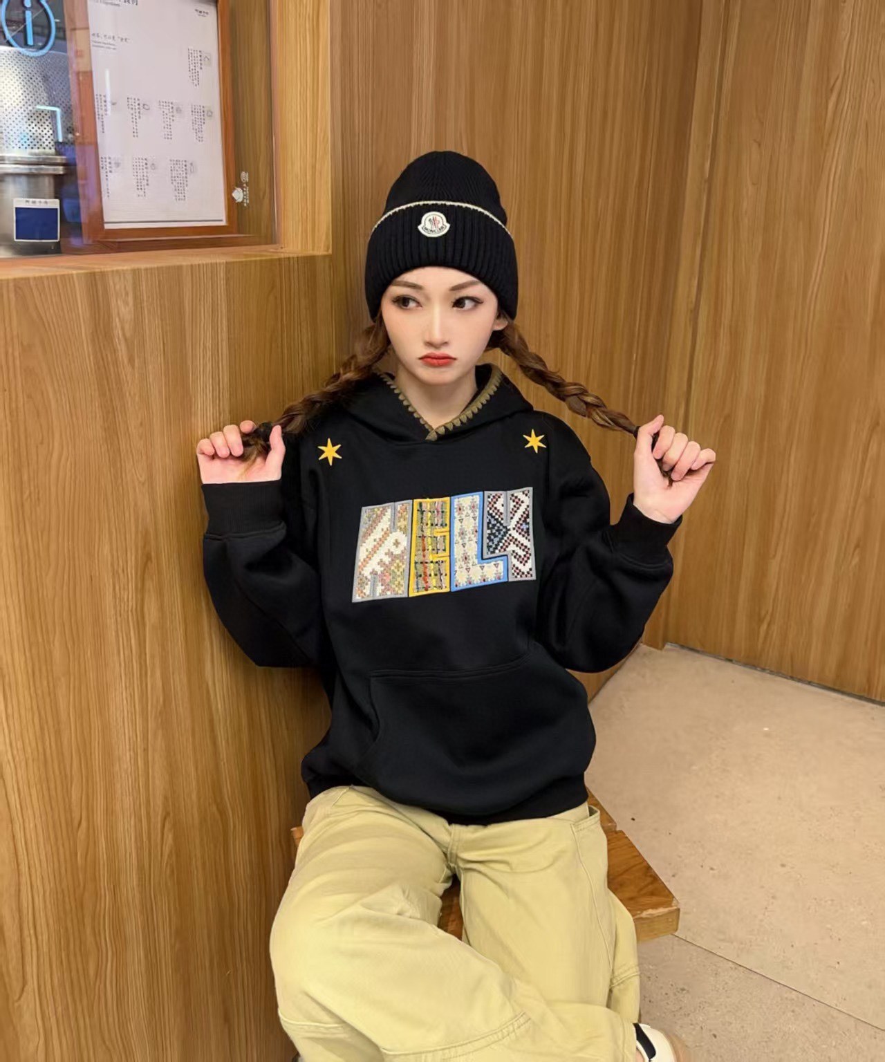 몽클레르 로고 패치 투톤 리브 니트 비니