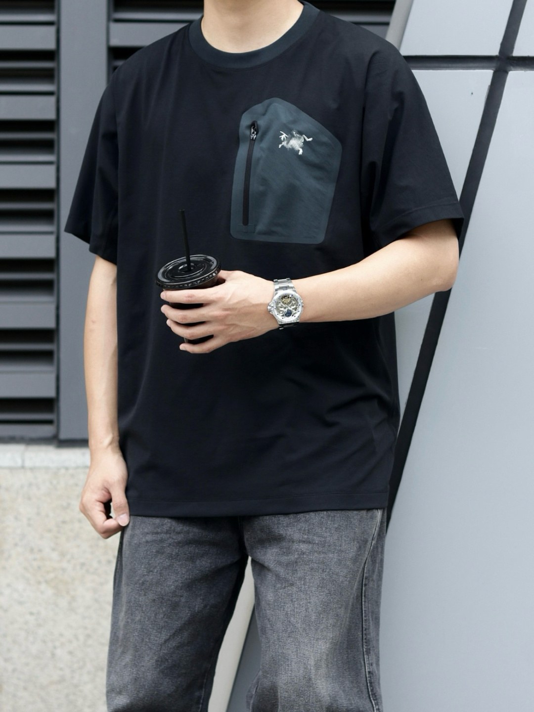 아크테릭스 콘실(Konseal) 지퍼 포켓 반팔 티셔츠