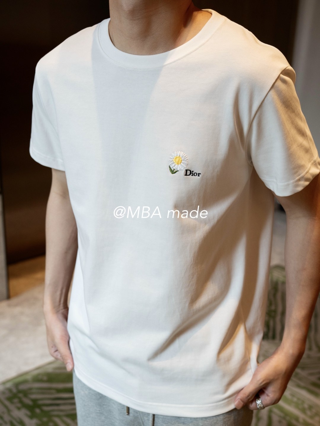 디올 데이지 로고 자수 반팔 티셔츠