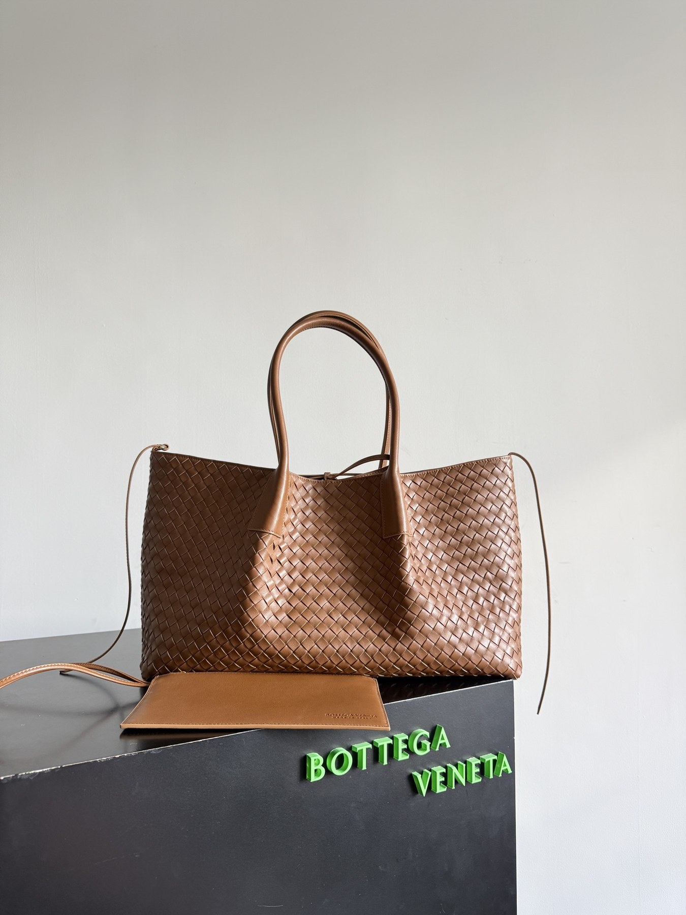 보테가 베네타 피나코테카 라지 인트레치아토 토트백