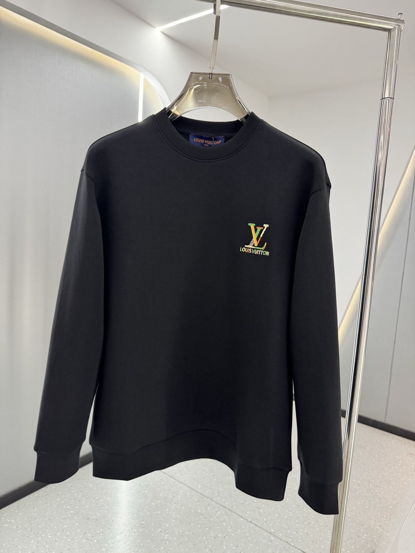루이 비통 멀티컬러 LV 로고 자수 크루넥 스웨트셔츠