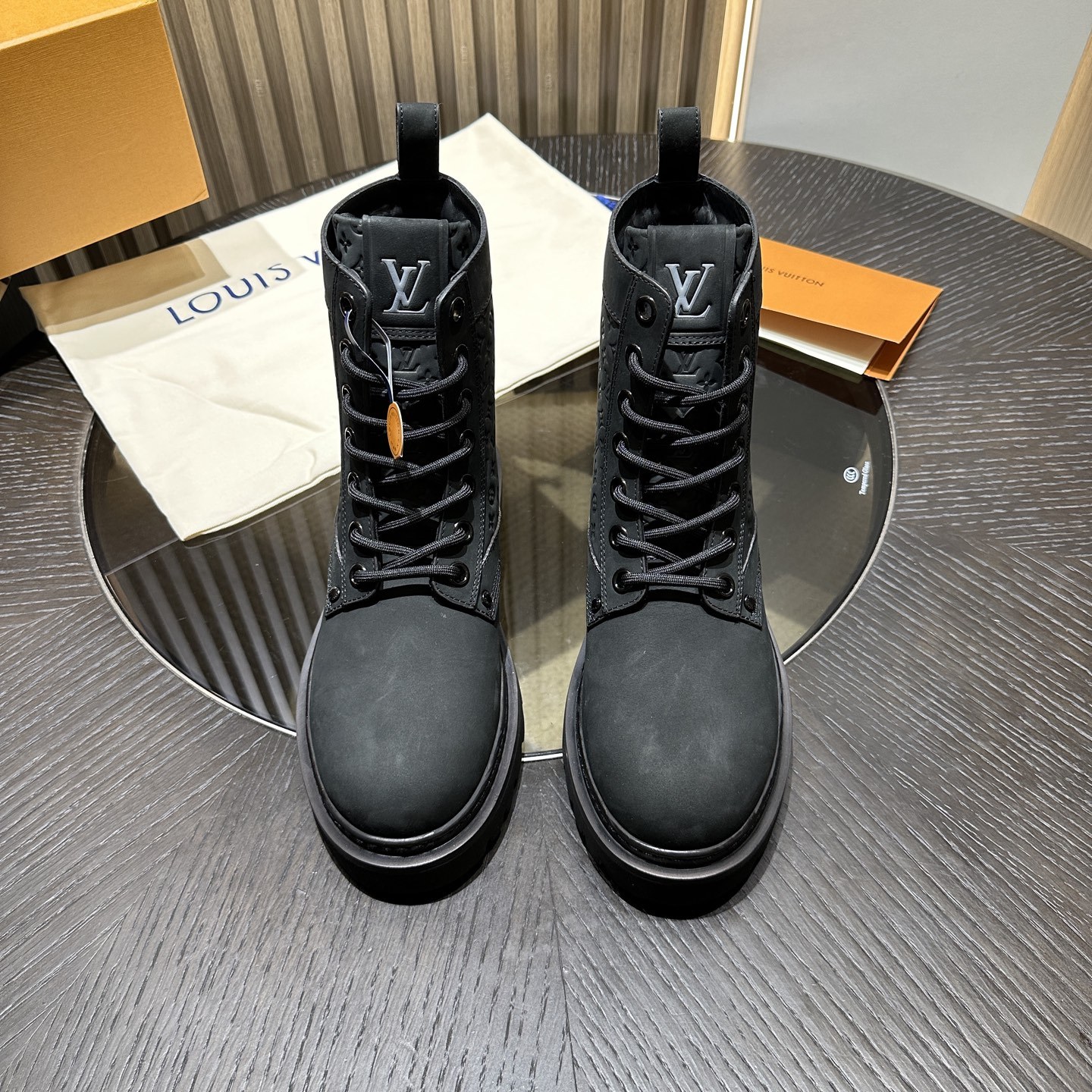 루이 비통 LV 레인저 앵클 부츠