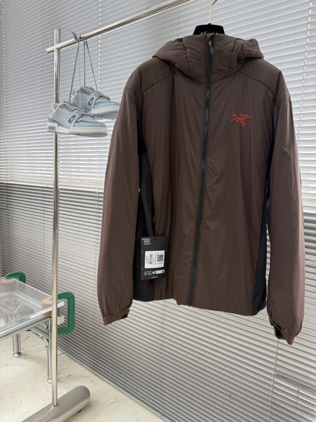 아크테릭스 아톰 후디(Atom Hoody) 합성 보온 후드 재킷