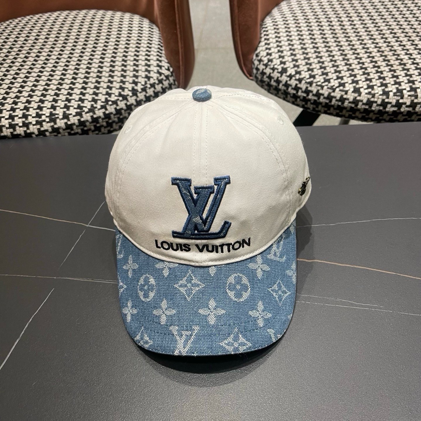 루이 비통 LV 로고 모노그램 데님 바이컬러 베이스볼 캡