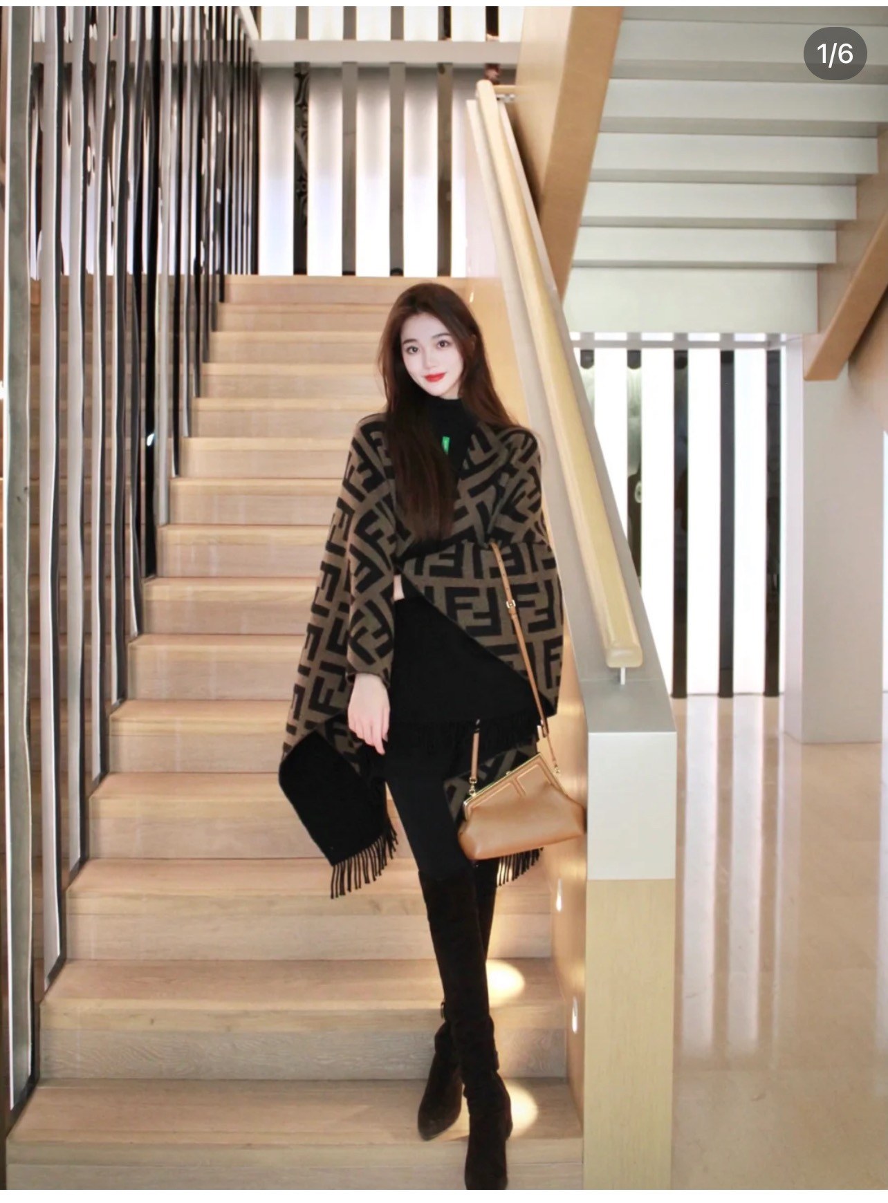 펜디 FF 로고 리버서블 프린지 케이프 숄