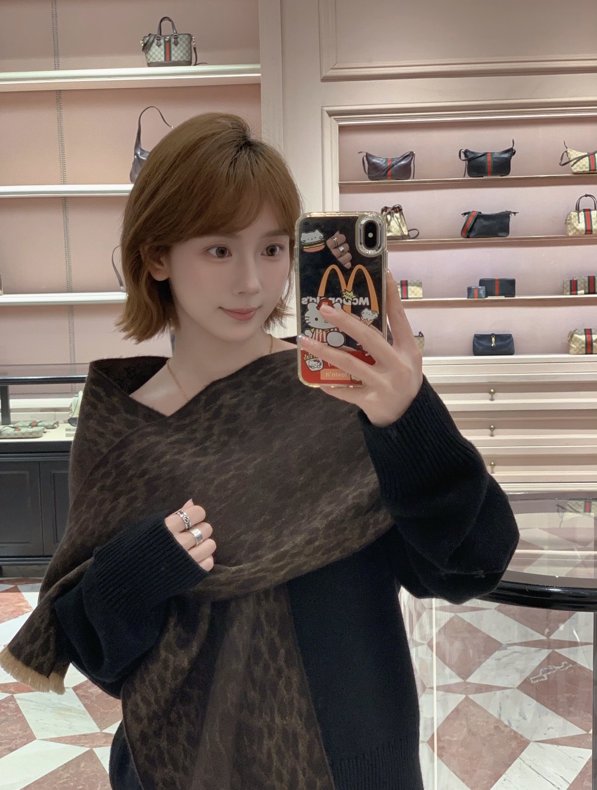 구찌 GG 모노그램 레오파드 리버서블 프린지 울 스카프