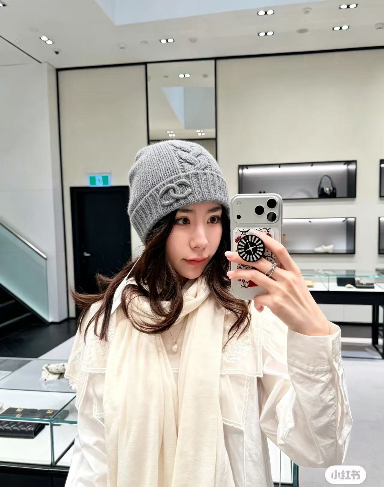 샤넬 인터로킹 CC 로고 케이블 니트 비니