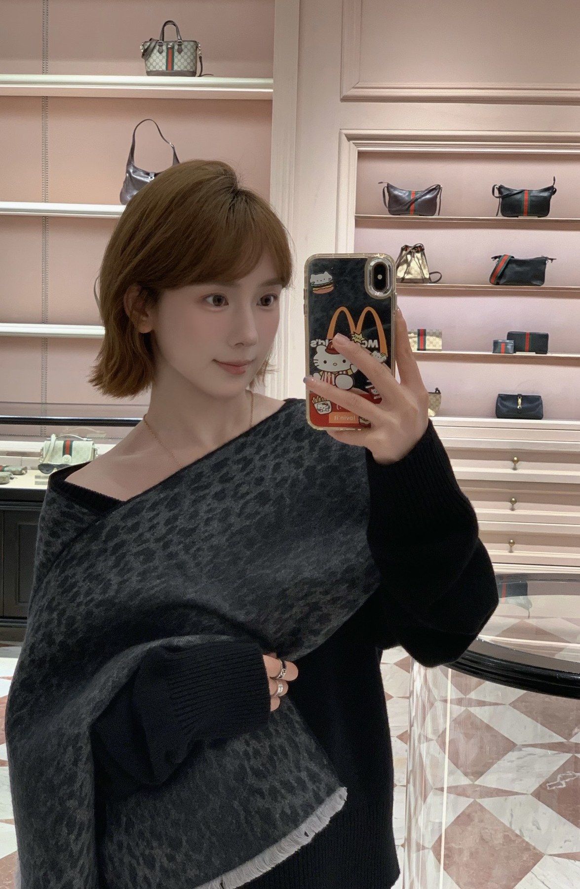 구찌 GG 모노그램 레오파드 리버서블 프린지 스카프