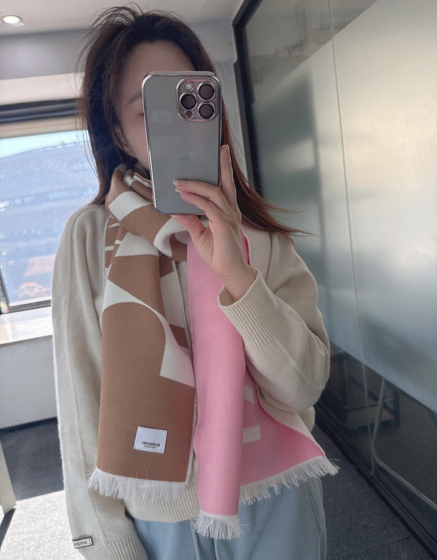 버버리 TB 모노그램 리버서블 자카드 프린지 스카프