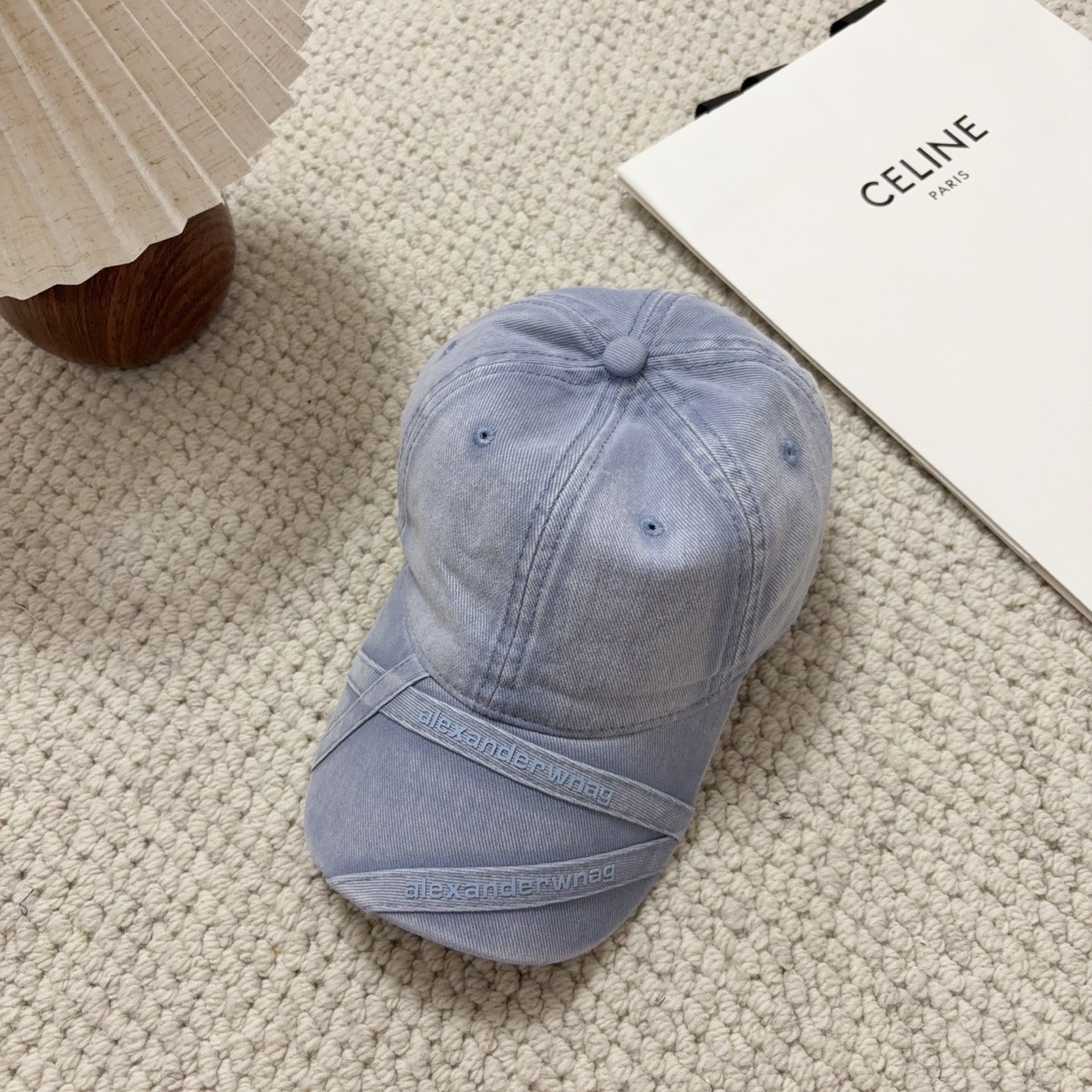 알렉산더 왕 로고 스트랩 워시드 데님 베이스볼 캡