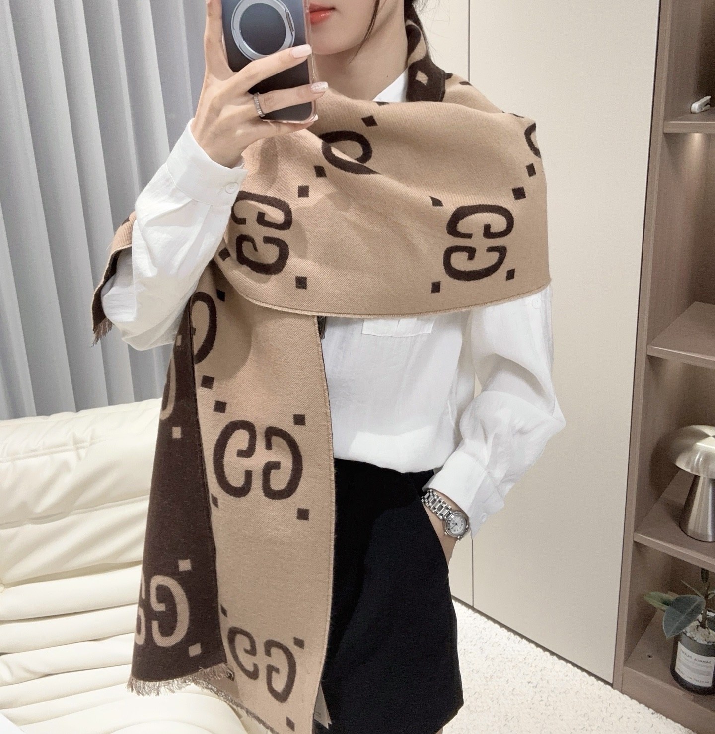 구찌 GG 자카드 리버서블 프린지 머플러