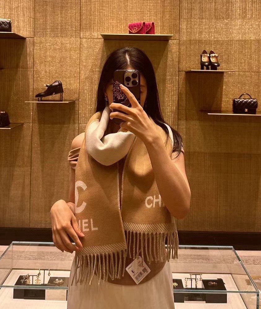 샤넬 양면 배색 로고 자카드 머플러