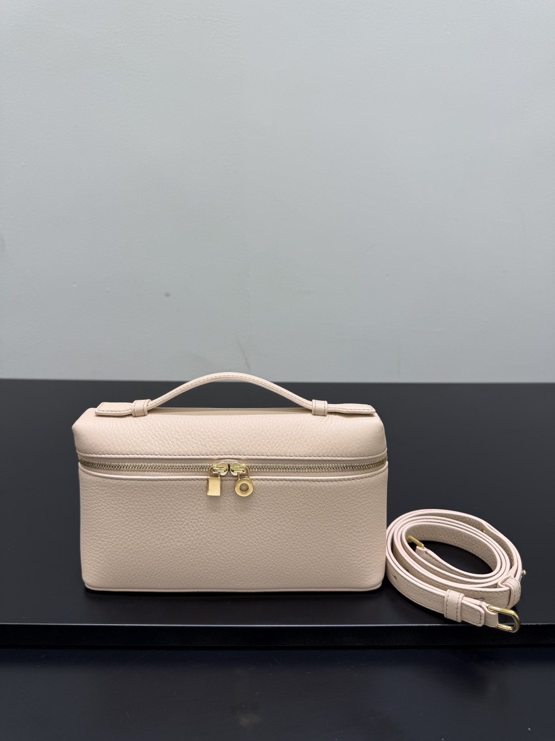 로로피아나 엑스트라 포켓 L19 (Extra Pocket L19)