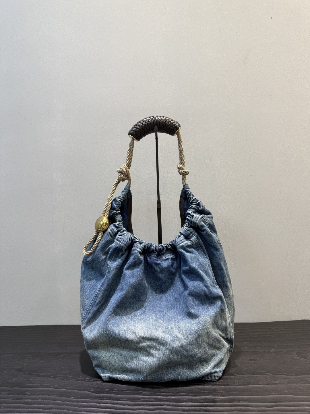 로에베 스퀴즈 미디엄 데님 숄더백
