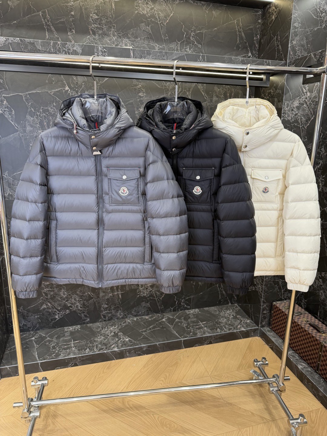 몽클레르 몽클레르 마야 계열 후드 포켓 다운 패딩 재킷