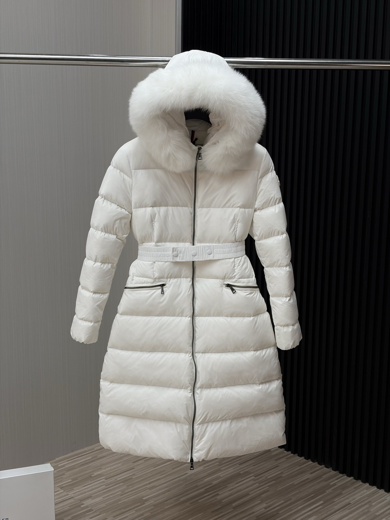 몽클레르 보에딕(Boedic) 퍼 트리밍 벨티드 롱 다운 코트